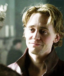 madisonyork:   “It really hurt. He was wearing two, very regal rings”                                — Tom Hiddleston on being slapped in Henry IV [x]   