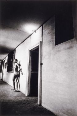 regardintemporel:  Jeanloup Sieff - In an empty corridor, 1972