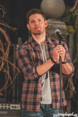 grumpyjackles:  just a couple distracting mouth shots. ;) Jensen Ackles - Gold Exclusive Panel - Salute to Supernatural Pasadena 2015photo by me. if using - credit @amyshaped or grumpyjackles