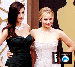 like-all-good-lions:  prettylittletmi:  Kristen Bell and Idina Menzel - oscars 2014   #Idina Menzel#Kristen Bell#THEY ARE SO HOT AND I AM SO GAY  