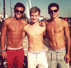 sorrygirlsisuckcock:  http://sorrygirlsisuckcock.tumblr.com/  olympic divers tom Daley and CK&rsquo;s 3 things i love in life