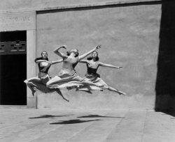 mpdrolet:  Three Dancers, Mills College, 1929 Imogen Cunningham 