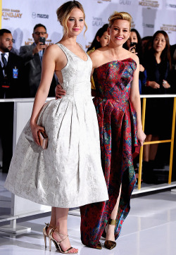 jenniferlawrencedaily:  Jennifer Lawrence and Elizabeth Banks attend the premiere of Lionsgate’s ‘The Hunger Games: Mockingjay - Part 1’ at Nokia Theatre L.A. Live on November 17, 2014 in Los Angeles, California.  