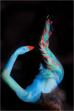 wetheurban:  ART: Incredible Surreal Body Art by Gesine Marwedel 25-year-old German artist Gesine Marwedel uses human body as a canvases despite the fact that it’s one of the most challenging canvases for an artist – it breathes, sweats and moves.
