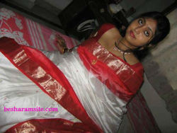 desidaru:  Indian Mature ladies deep cleavage.  Thanks for following my blog: http://desidaru.tumblr.com/