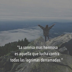 stay-strong-and-smile-every-day:  La que lucha contra todo 😊 on We Heart Ithttp://weheartit.com/entry/142079812/via/cindycairy95