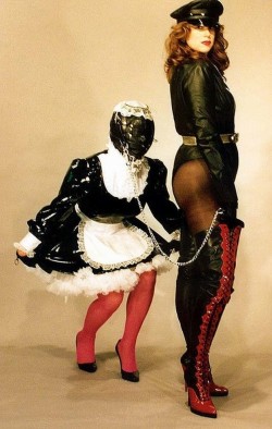 poly-qos-bdsm-cpl:  What a wonderful image that nicely captures why so many of us lifestyle FEMDOM Queen of Spades truly love owning white boi sissy slaves🎀 👑♠️ Selena, Queen of Spades FEMDOM Cuckoldrix ♠️👑 