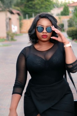 dynastylnoire:  leephottoshots:  Thickleeyonce _ South Africa  ;;raises hand:: where did you get that skirt and what do you do about chub rub? because this is such a look  