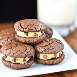 wehavethemunchies:  Brownie Sandwich Cookies with Chocolate Chip Cookie Dough Frosting 