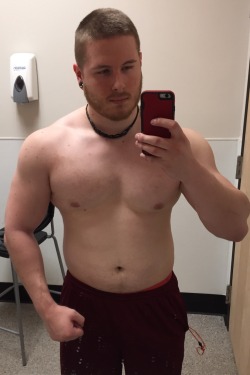 captain-cardigan:  mjpou88:  captain-cardigan:  I may not be the most ripped or defined, but I’m pretty happy with how I look right now.  I would be too. You look great man!!  Thank you!