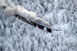 Winter wonderland (a train steams through Brocken mountain in the Harz region of Germany)