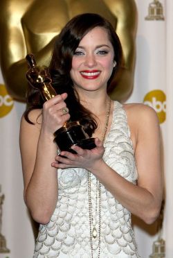 80s90sthrowback:  Marion Cotillard at the 80th Academy Awards, 2008.The French actress won for her portrayal of Edith Piaff in La Vie en Rose (2007).