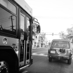 Morning in gray #black  #white  #Santurce #urbano #bus