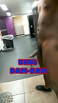 extremeexhib:  Planet Fitness Mens Room.Submission from @kingdingdong2000 