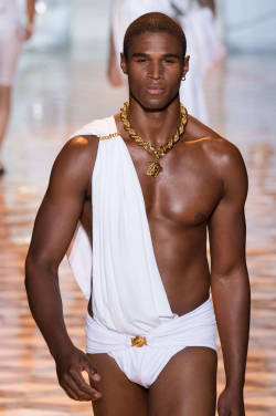 black-boys:  Henry Watkins | Versace S/S 15
