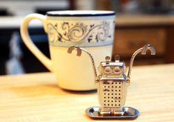 gokuma:  thismostamazingday:  My new companion: Edwin the tea-making robot.  WANT