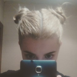 28 years old &amp; 2 little messy buns? Yass, please! (I love my eyes and eyebrows in this one)