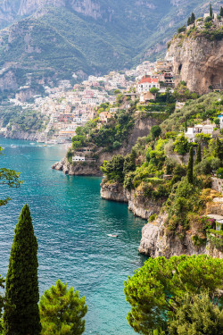 mitlas:  Looking towards Positano, the Amalfi Coast, Italy (by Justine Kibler)