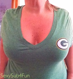 sexysub4fun:  A little more football spirit…  Love it! Go Packers!🧀