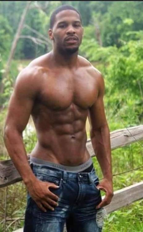 nubiannewyorkers:  click here to visit us on Facebook https://www.facebook.com/NubianNewYorkers/   Eyes, pecs and washboard abs.