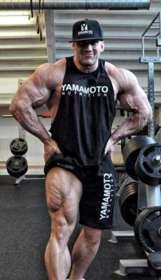 bigmusclestuds:  Raul Maghiar just doing his thing at the gym