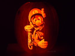kingmunsterxvii:  it8bit:  Luigi’s Mansion Projection Pumpkin Created by ceemdee  Okay I’ve seen my fair share of WILD N’ UNBELIEVABLE NERDY JACK-O-LANTERNS over the years but this is really wonderfully creative 