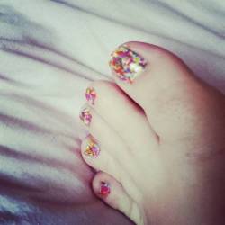 Paint splatter tootsies. 💅 #instanails #nailsofinstagram #nailart #nails #toenailart #toes