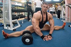 bodybuildertop:  welcometomuscleville:  Oh yes, he’s this flexible in every room of our home. I am a lucky lucky man.   Beautiful man! I will love to see him from behind