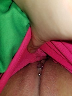 wet-pink-and-pierced:  Getting wet 😜💧💧