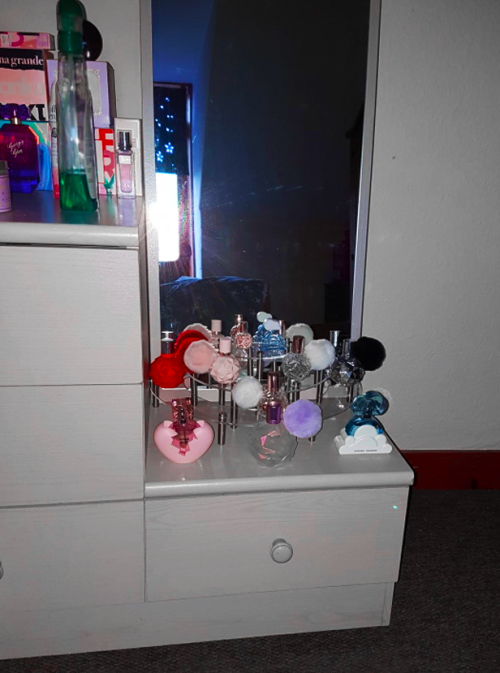 babyi:  I set up a new Ari perfume display, it’s 4 tiers of her perfume ♡  