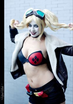 cosplayandgeekstuff:    Nymeria Cosplay (France) as   Bombshell Harley Quinn. Photos by:  Pepin Photo   
