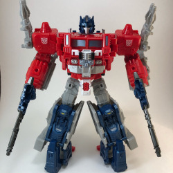 mattmanpizzaparty:  #superrobotsunday Takara Legends Super Ginrai! (I could have sworn that I posted this already…)   I like all the changes they made for this version! I even like the look of the new feet even though THEY DO NOT WORK.   Even though