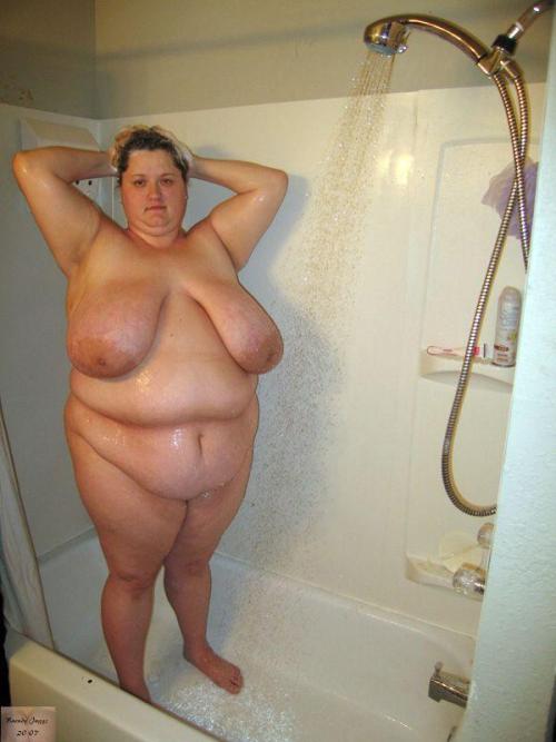 Saggy tits in the bath