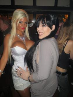 candyhousebimbos:  wow, poor girl in the grey, totaly out shadowed