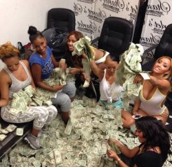 pr1nceshawn:  Strippers enjoying their money.   Good Job, good work, good money ! :-)Links: Black Girls Â / All Girls .