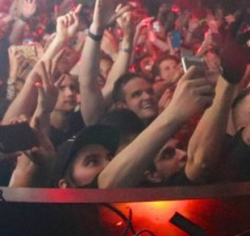 patrikkiss:  MEE FRONT AND CENTER AT DEADMAU5 UNHOOKED SHOW IN BROOKLYN. CRAZIEST TECHNO PARTY IN A LONG FREAKING TIME. 