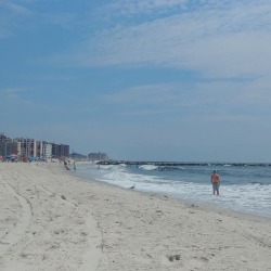 Long Beach, NY 🏖️ #DayTrippin #BeachBums (at Long Beach, New York)