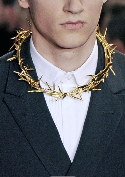 leforetenchante:Givenchy’s ‘Crown of Thorns’ Necklace, Fall–Winter 2010 Menswear