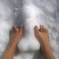 ladystephfetish:  Frosty wanna bite the dust @theladysteph  #teamprettyfeet #prettyfeet #prettytoes #footfetishnation #footfetish #feetfetish #teamfootfetish #sexysoles #softsoles #ladysteph #top10toes #barefeet #solesofsilk #wusfeet #arches #higharches