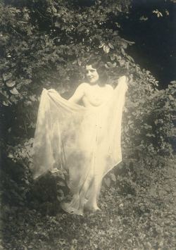  Danse en plein air N°3 (Dance in open air) Photographer: Philiberte de Flaugergues Silver print France, 1920. 