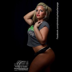 @photosbyphelps  presents Eliza Jayne @modelelizajayne showing her thicker than a snicker curves #thick #photosbyphelps #tan #blonde #freckles #belts Photos By Phelps IG: @photosbyphelps I make pretty people&hellip;.Prettier.&trade; Www.facebook.com/photo