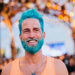 omgcodyhasablog:  therealklt:  abysmal-dream:  persephones-mistress:  boredpanda:    Merman Trend: Men Are Dyeing Their Hair With Incredibly Vivid Colors    I support this  I support this. I would like this.  They have my axe.  I totally know the guy