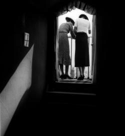 mpdrolet:  Eva and Lyena, 1934 Bill Brandt 