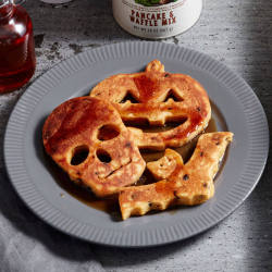 guardians-of-the-food: Halloween Pumpkin Chocolate Chip Pancakes 