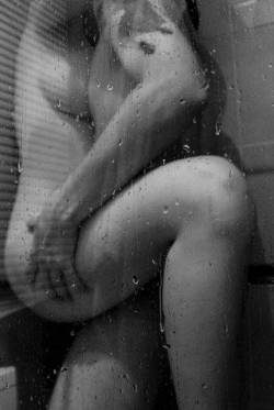 mymmm:  thecolonelskitten:  thecolonel4kitten:  Morning a Baby Girl! I’m just jumping in the shower. Fancy joining me?  Hell yea !  Love getting dirty in the shower 