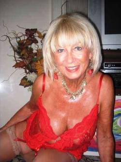 mature-chick:Hey Followers! Something HOT is going on, grab this special deal- only ū.99 for full membership!