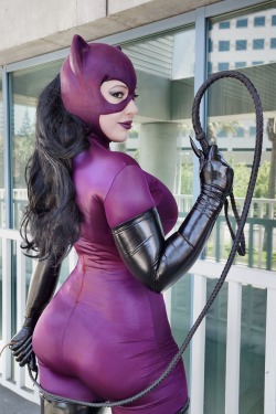 bellechere:  You are part of the night, just like me. We’re not afraid of the dark—we come alive in it…we’re thrilled by it. Balent-version Catwoman made and modeled by BelleChere Cowl by ReevzFX Photo by Eurobeat Kasumi Photography, taken at