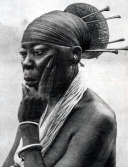 kemetic-dreams:  Queen Nenzima of the Mangbetu people of the Congo! 