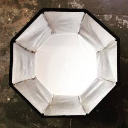 toledo-images:  This is the inside of my favorite #softbox . It’s a #35&quot; #foldable #octabox from #paulcbuff  (at Toledo Images)