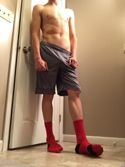 guysinshortsandsocks:  You know they are hot! 